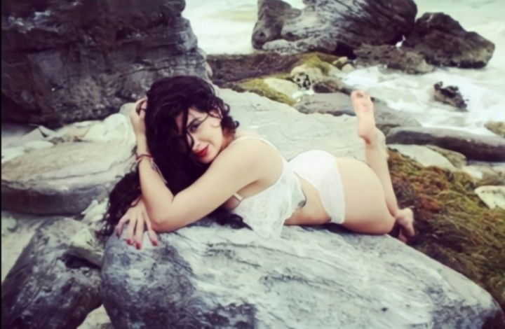 Aylin Alvarez profile banner