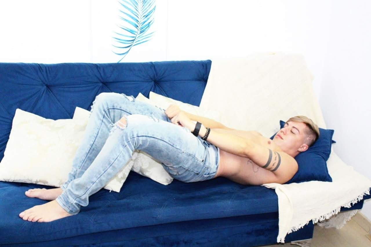 Adonis Mineiro profile banner
