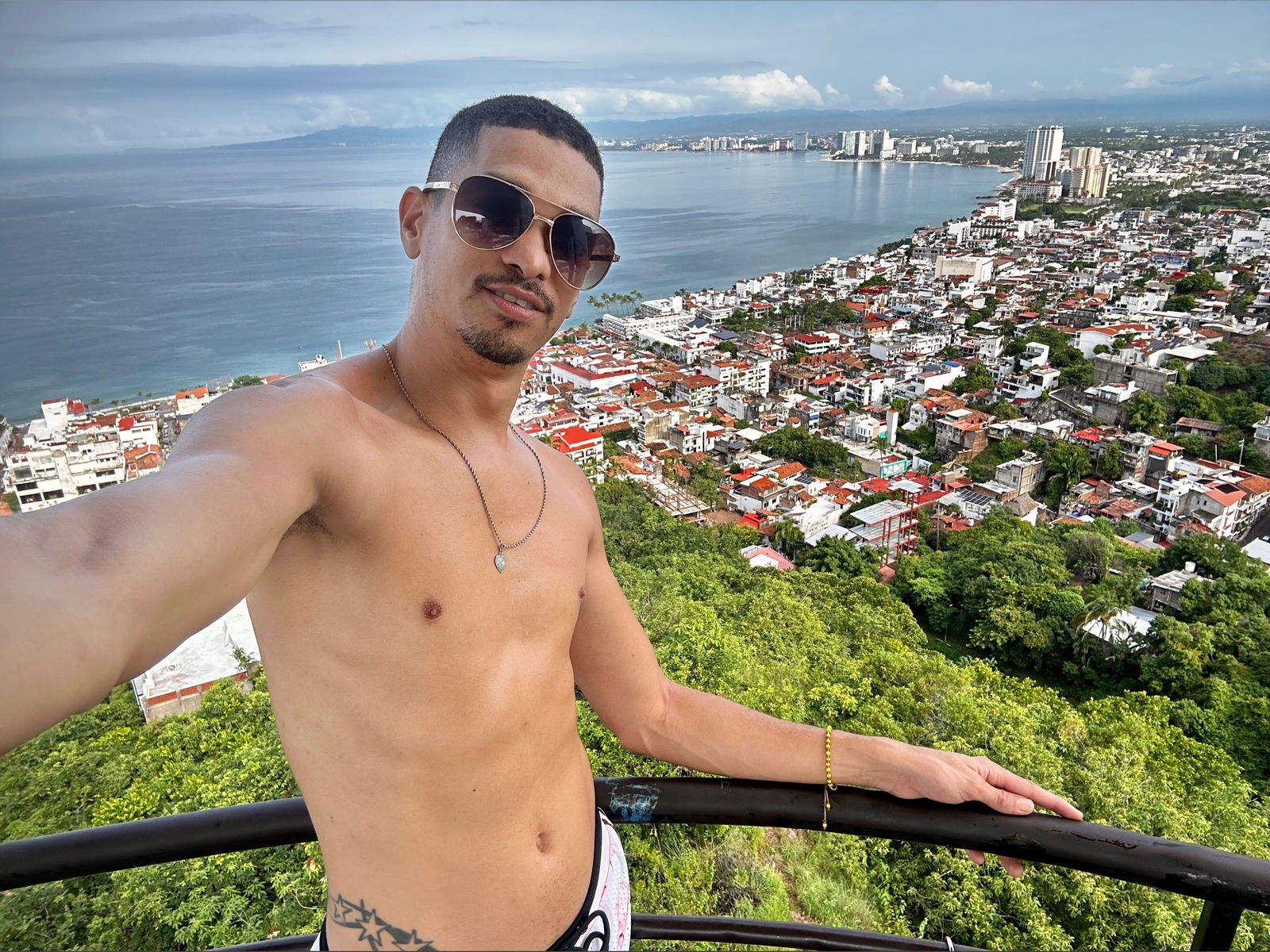 Axel Aguilera profile banner