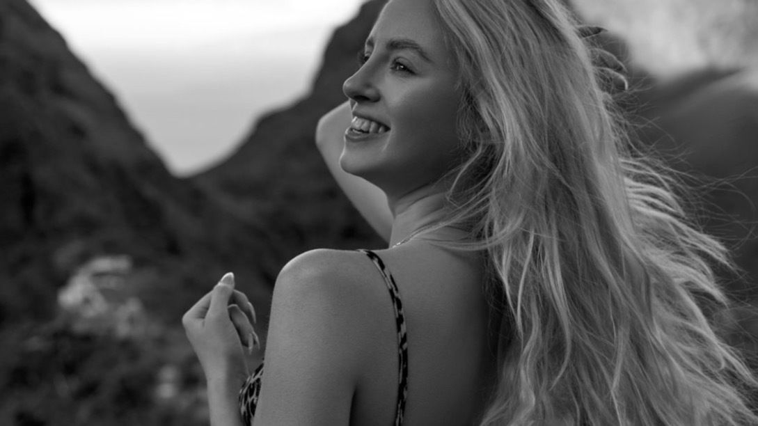 Alexia Woods profile banner