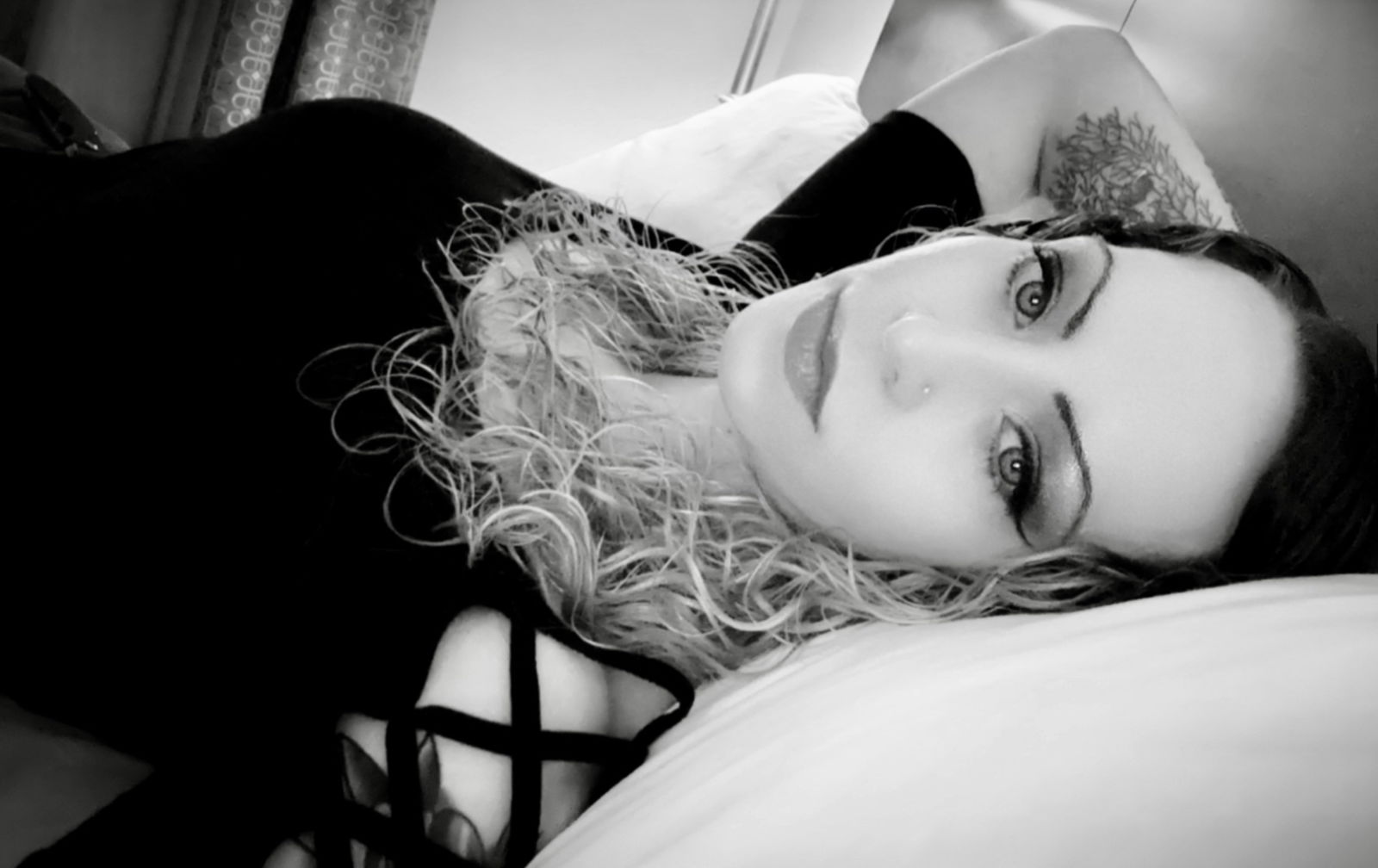 Alora profile banner