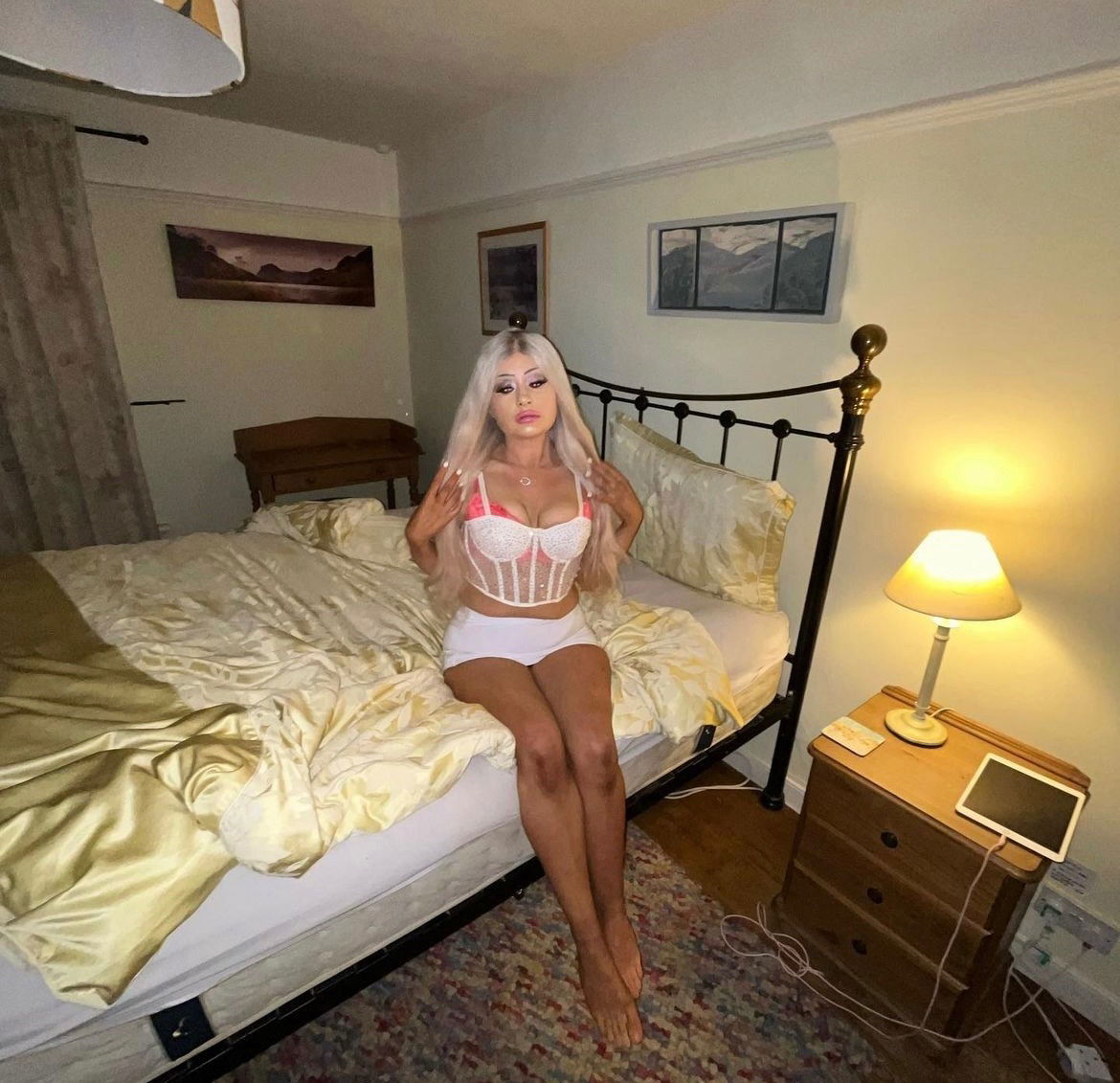 Amy ✨ FREE PAGE 🍭 profile banner