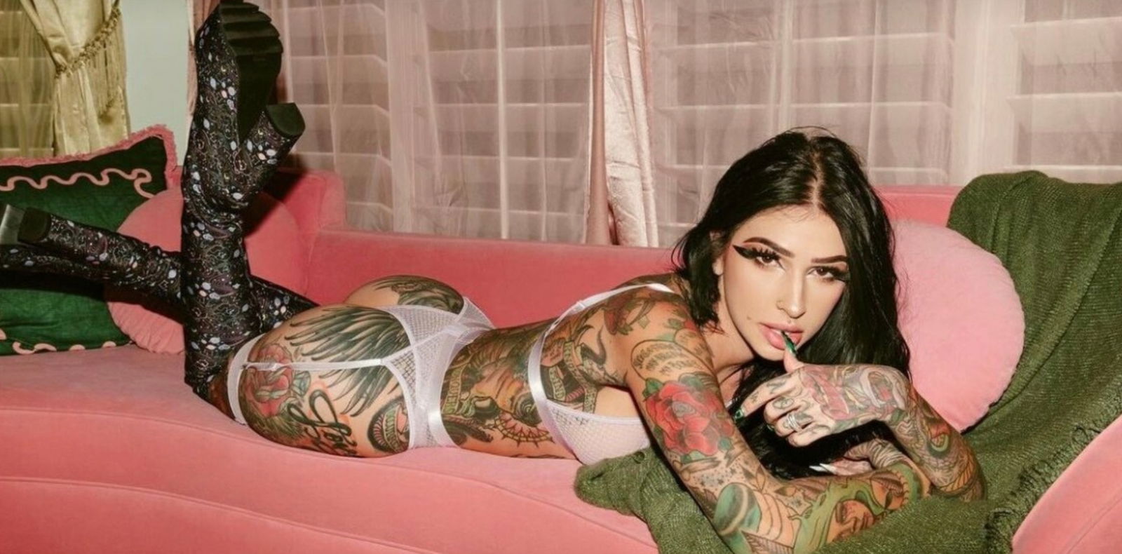 Angela Mazzanti profile banner