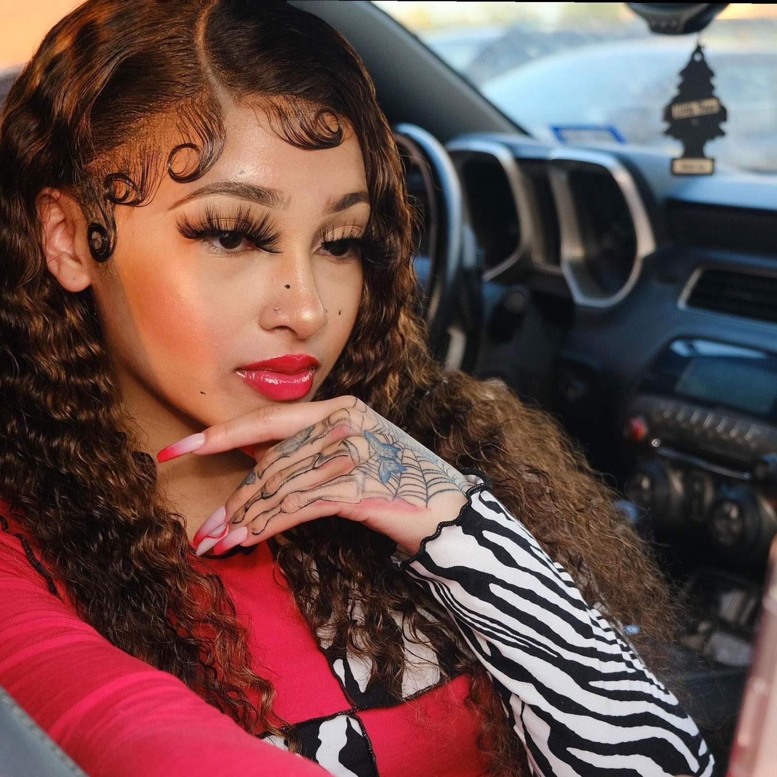 Arii🌹 profile banner