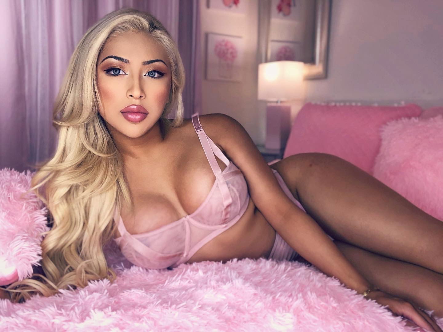 Barbie ๐ profile banner