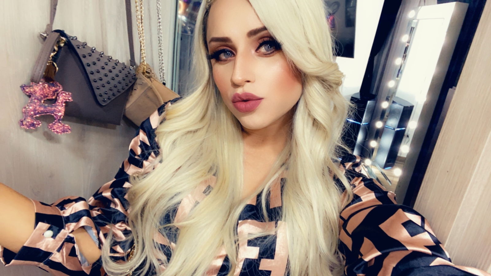 👱🏻♀️Barbie Doll 👑💋 profile banner