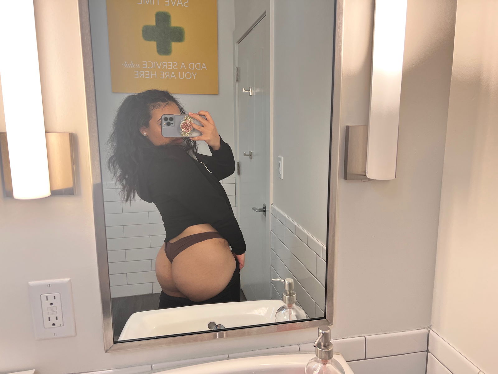 Honeybby 🤤 profile banner