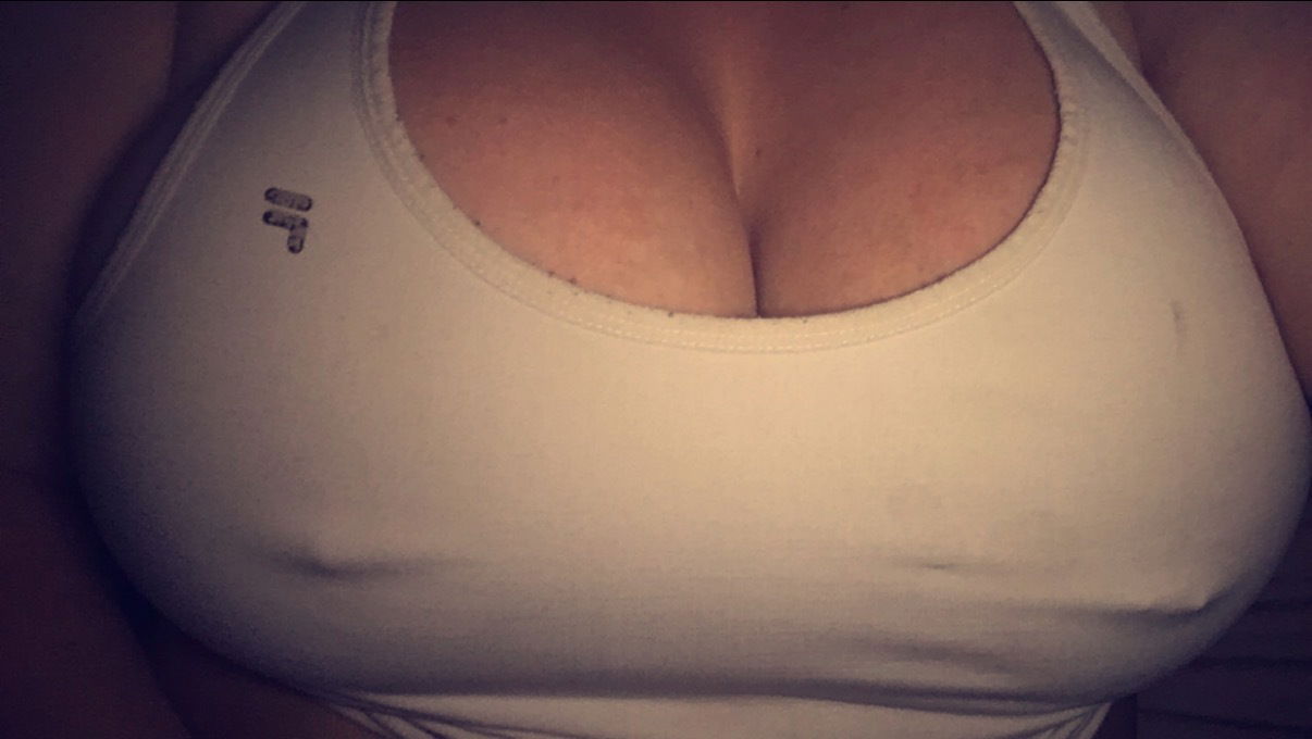 Boobs4dayz profile banner