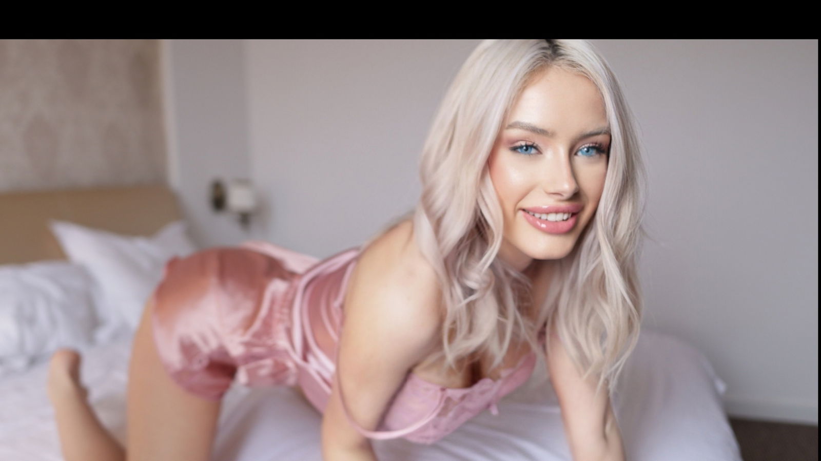 blonde_anna banner