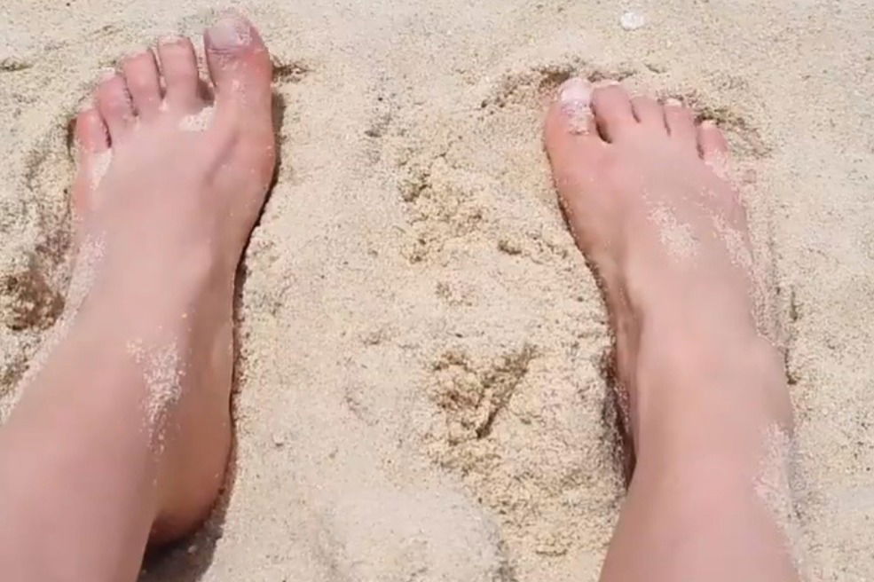 Brazilian feet profile banner