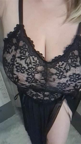 Busty Blondie profile banner
