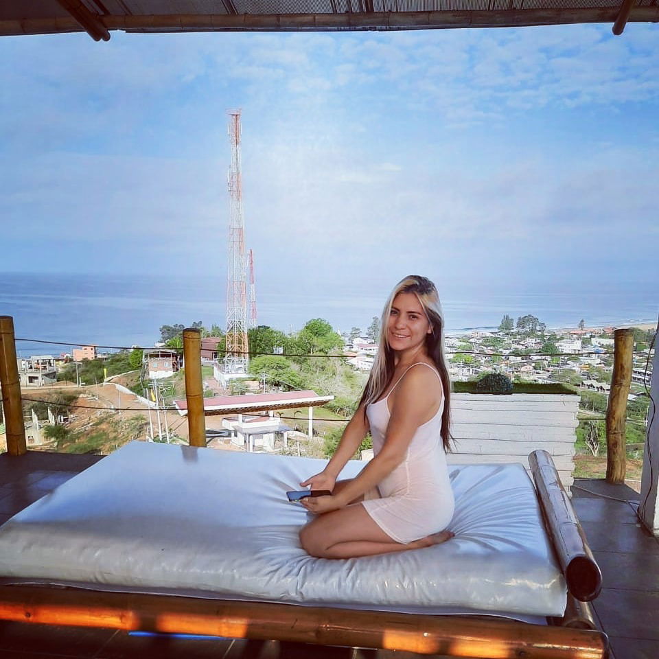 Elizabeth Estacio profile banner