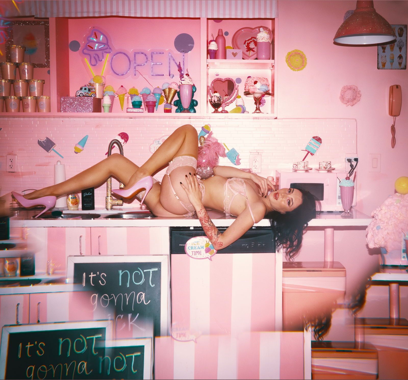 Charlotte Sins profile banner