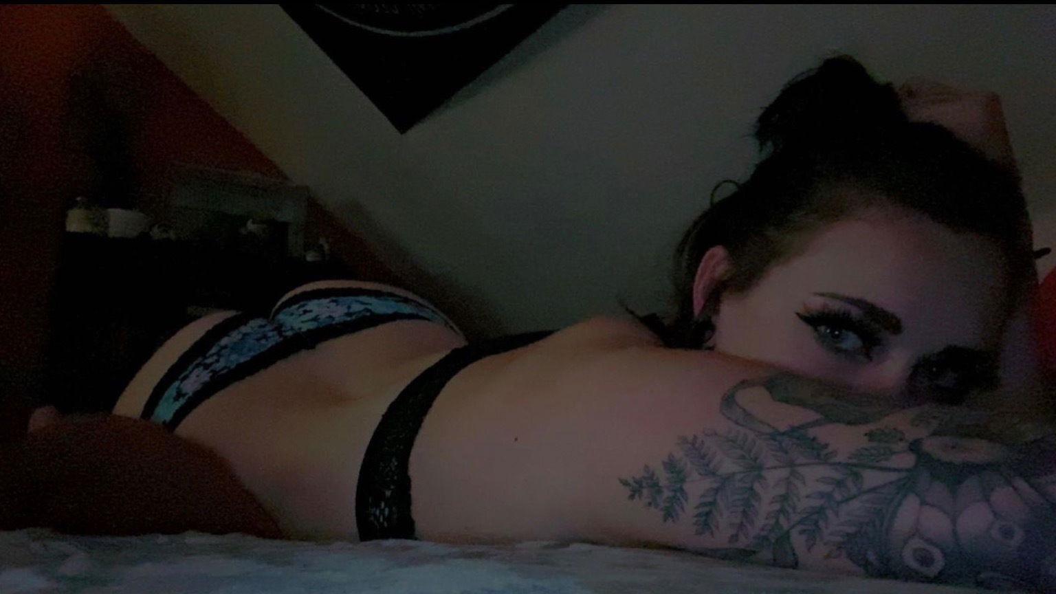 Cam🍒 profile banner