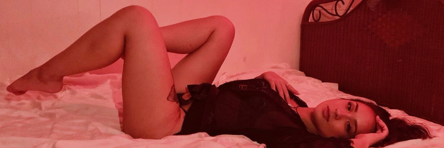dani🦋 profile banner