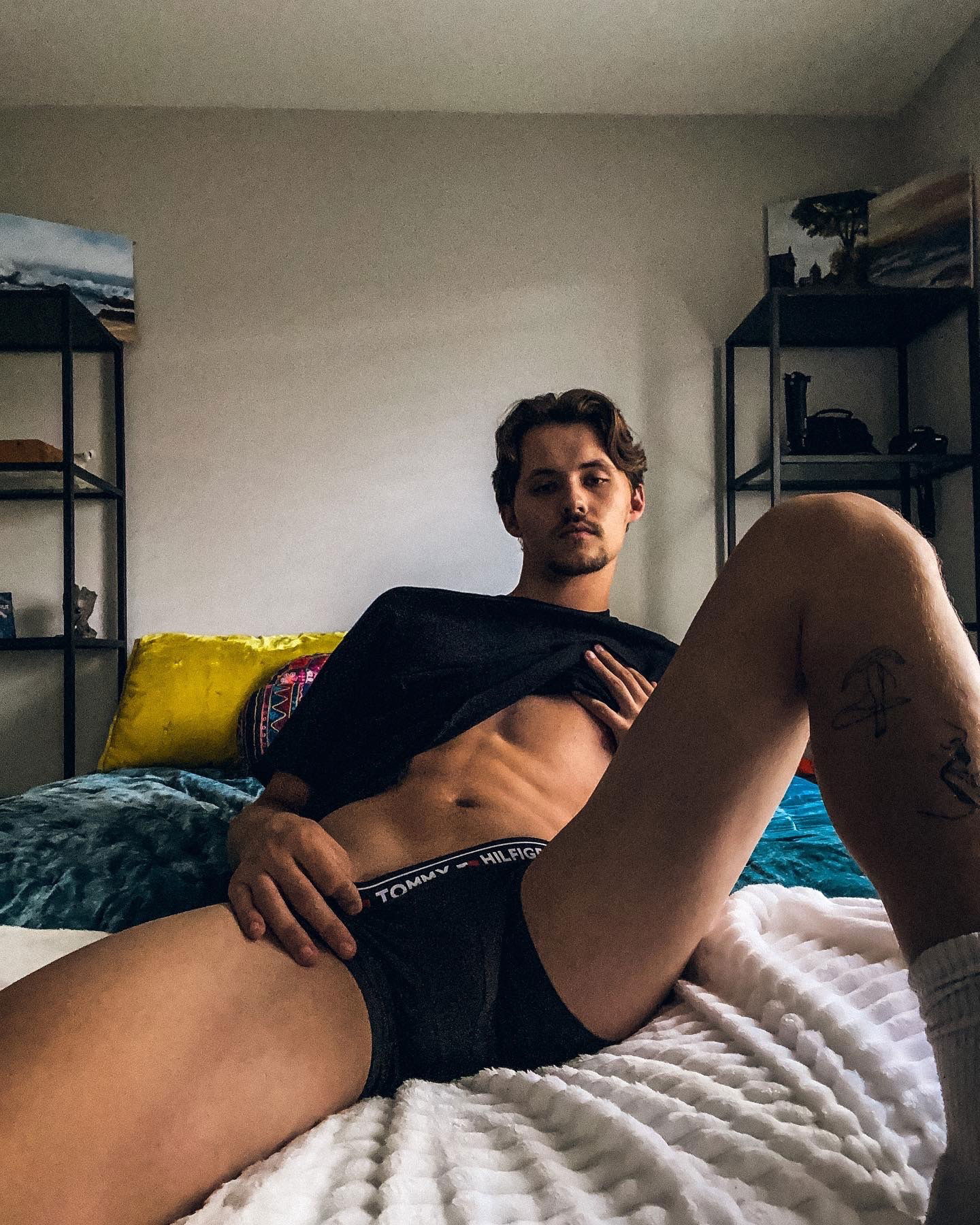 Ari Sin profile banner