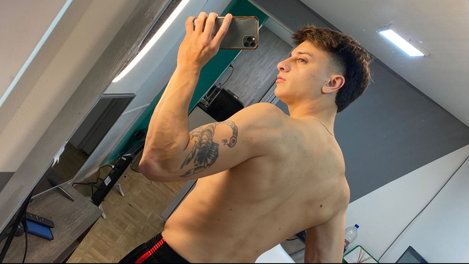 Monzi Barreto VIP🤴🏻 profile banner