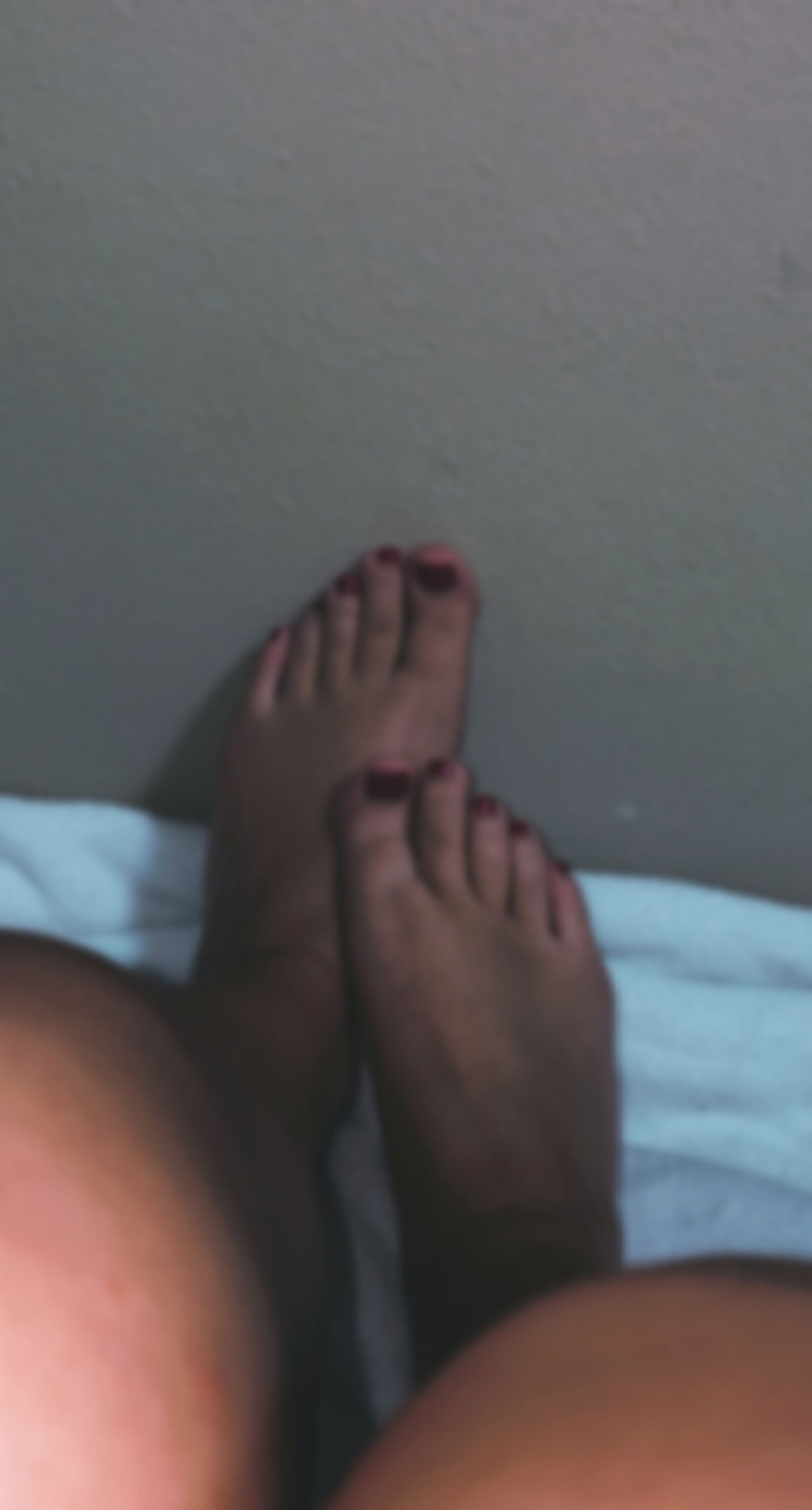 feet from ela 👡🦶🏼 profile banner