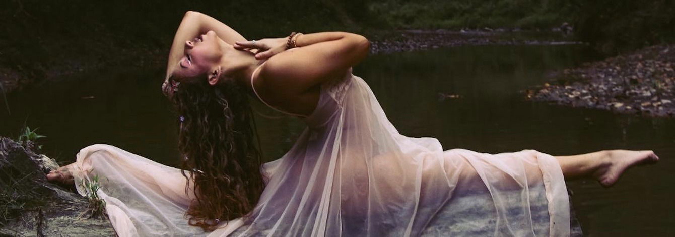 Layla profile banner