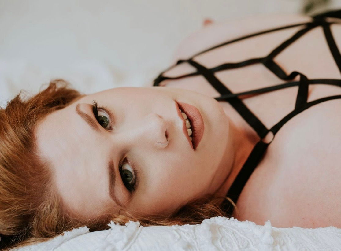 Laura Fox profile banner