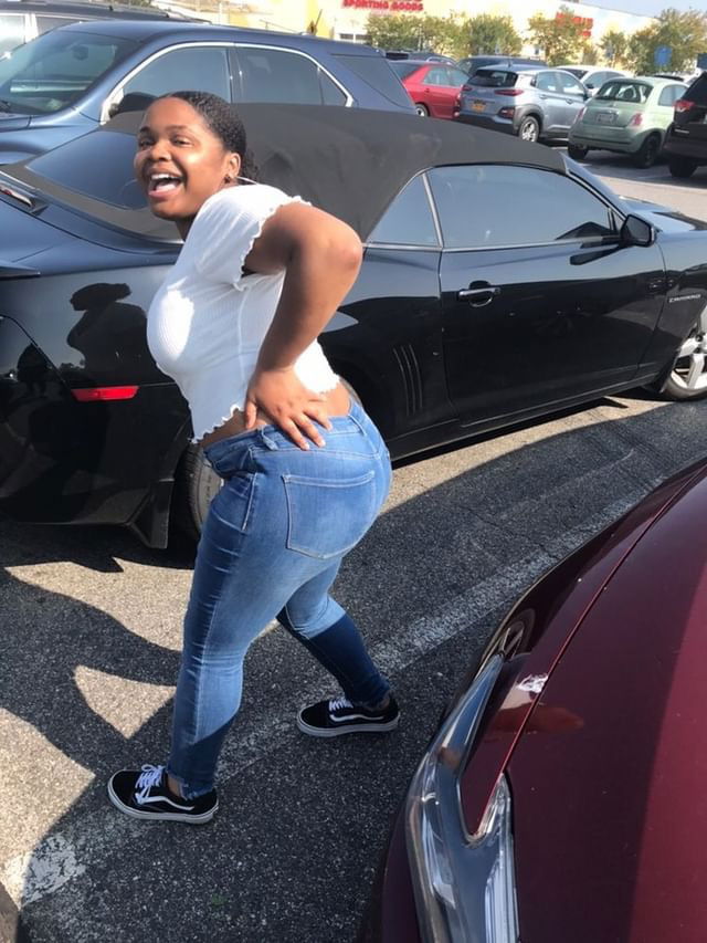 Dessy.🥵 profile banner