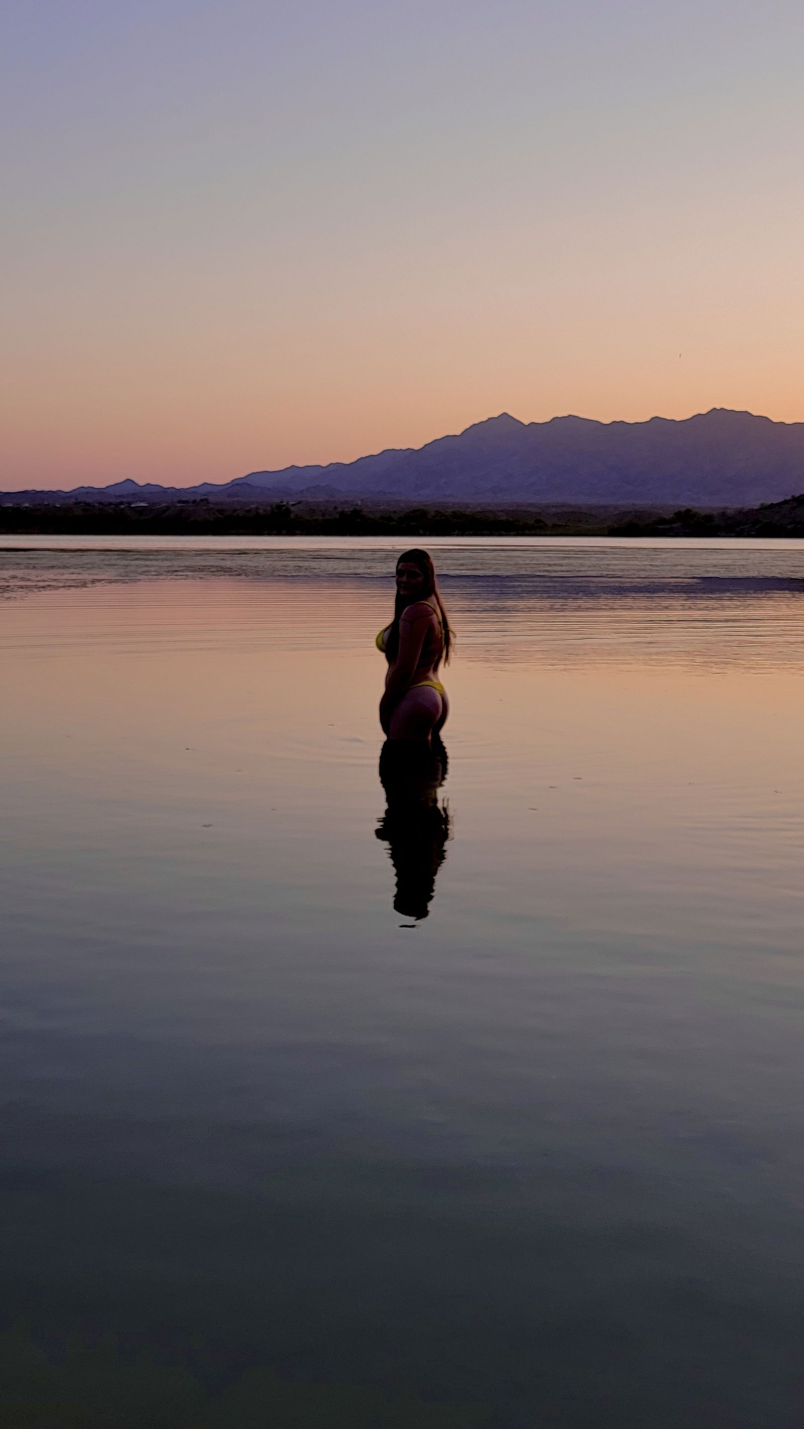 Holly Carstens profile banner
