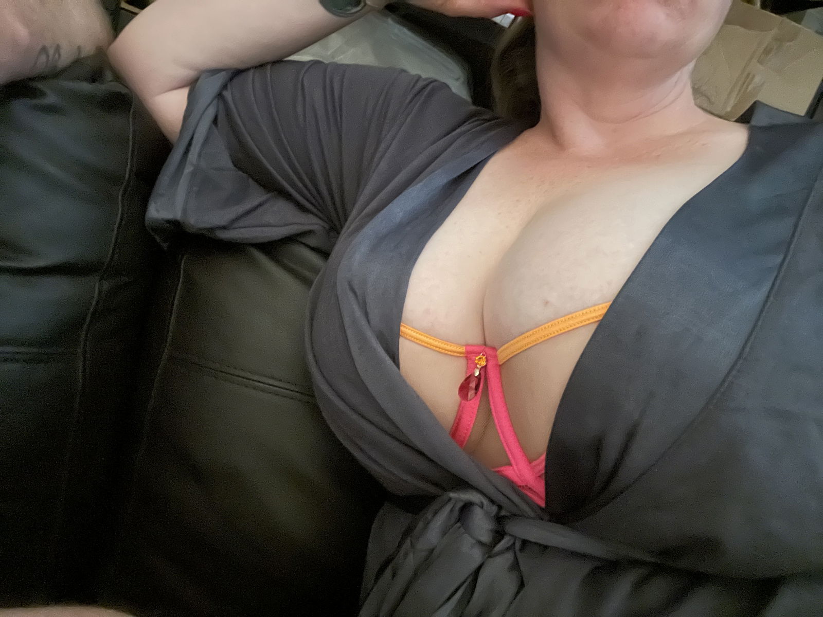 House wife profile banner