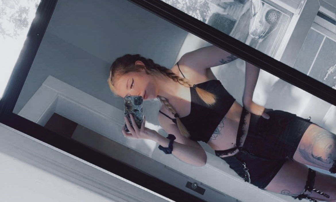 Becca Lynn FREE profile banner