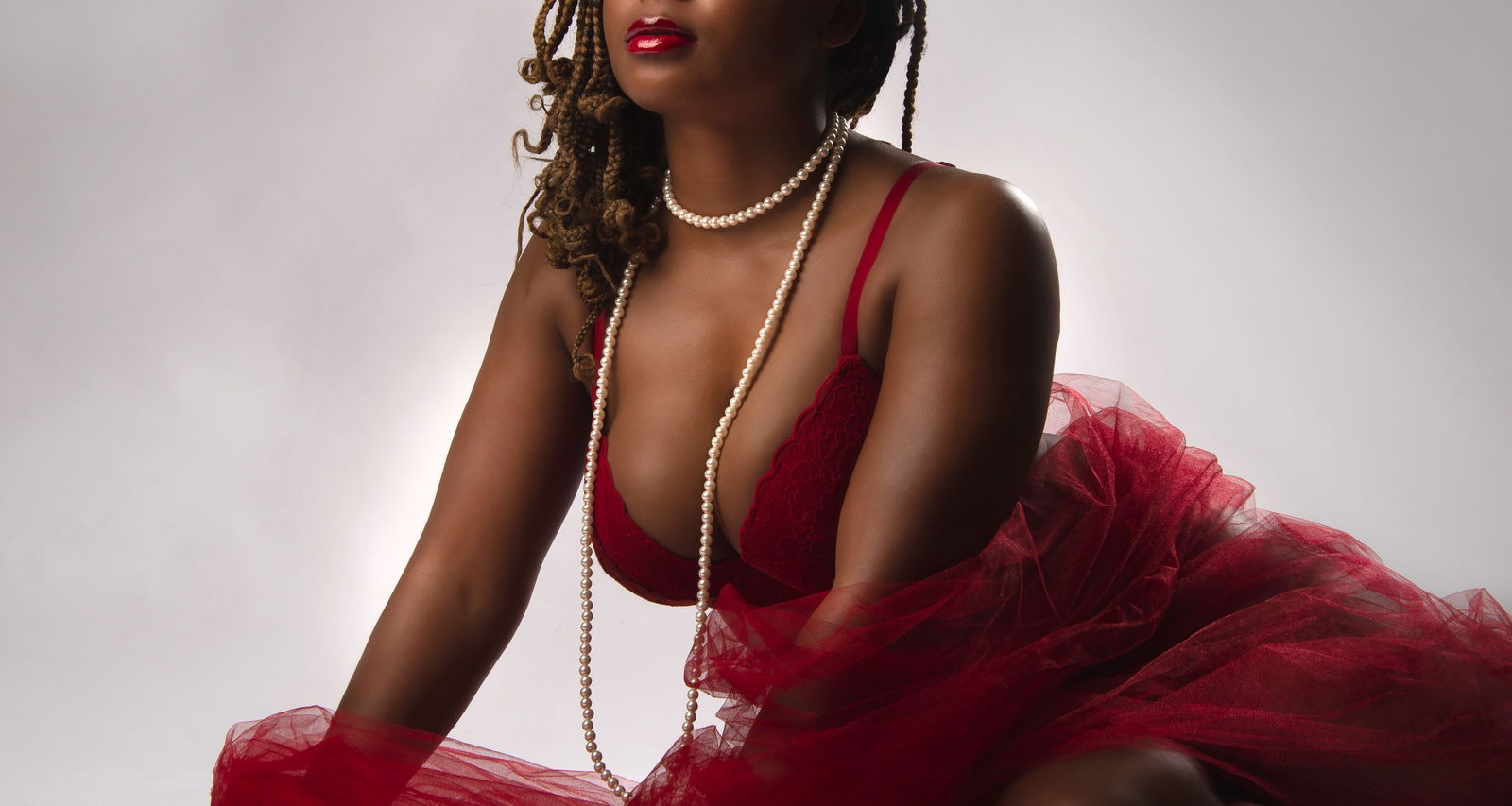 Eliza Loolu profile banner