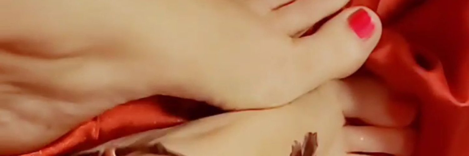 Joannaarro profile banner
