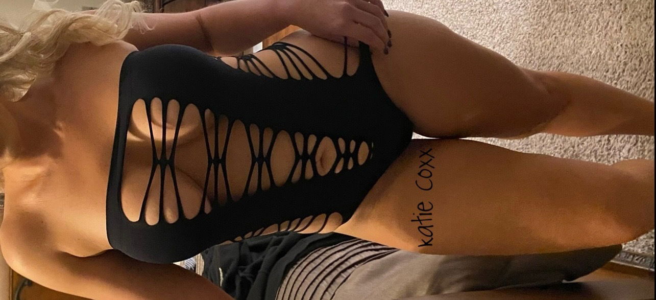 Katie Coxx profile banner