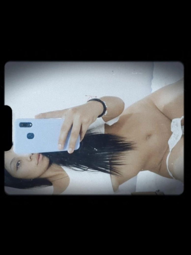 Laura Avila profile banner