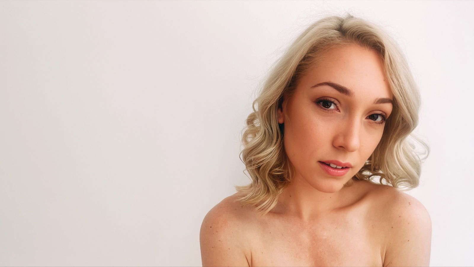 Lily LaBeau profile banner