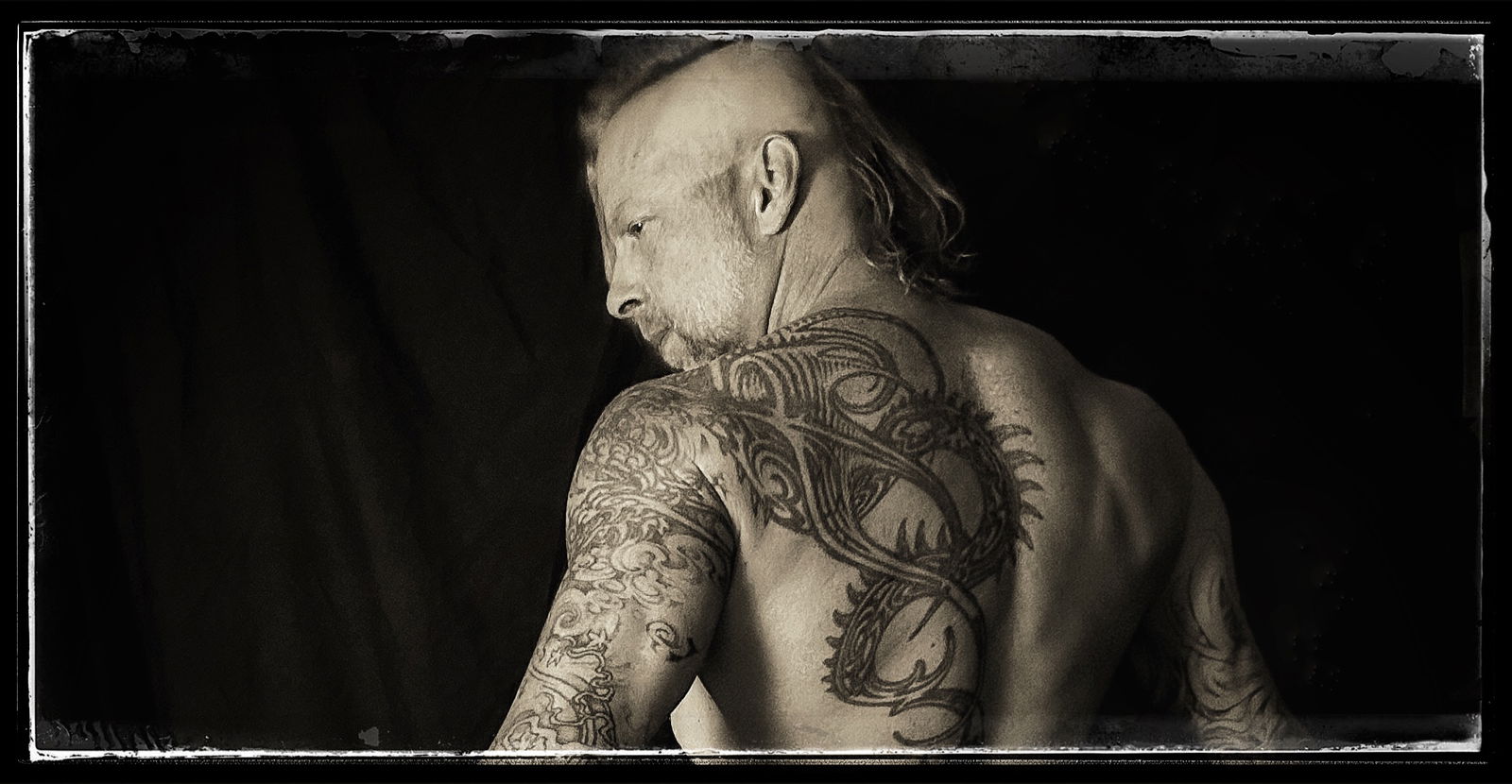 Lou Kiss profile banner