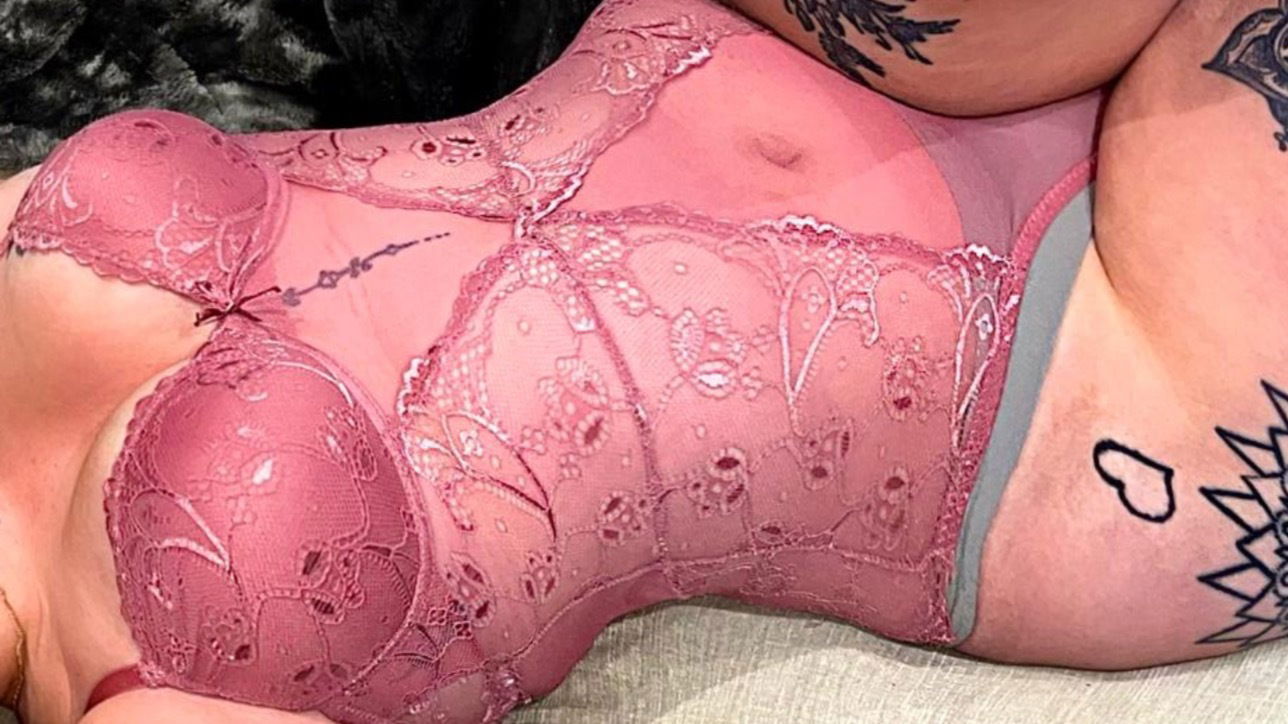 Lola profile banner