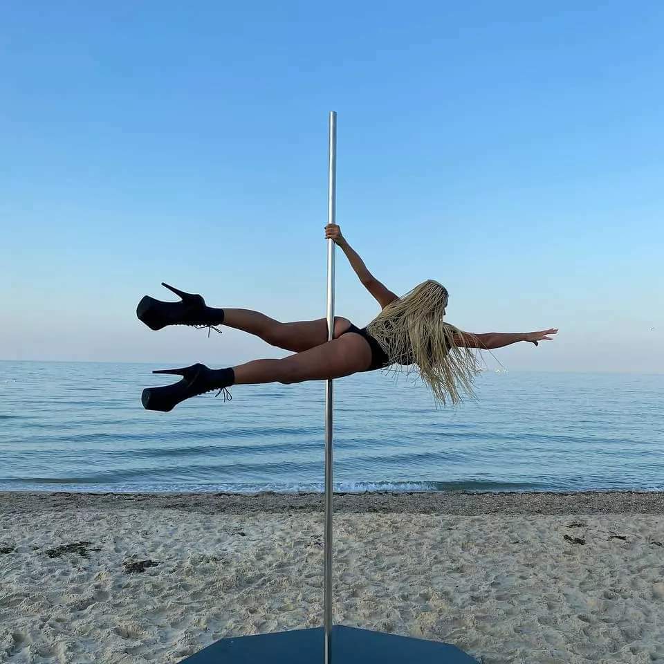 Long Legs profile banner