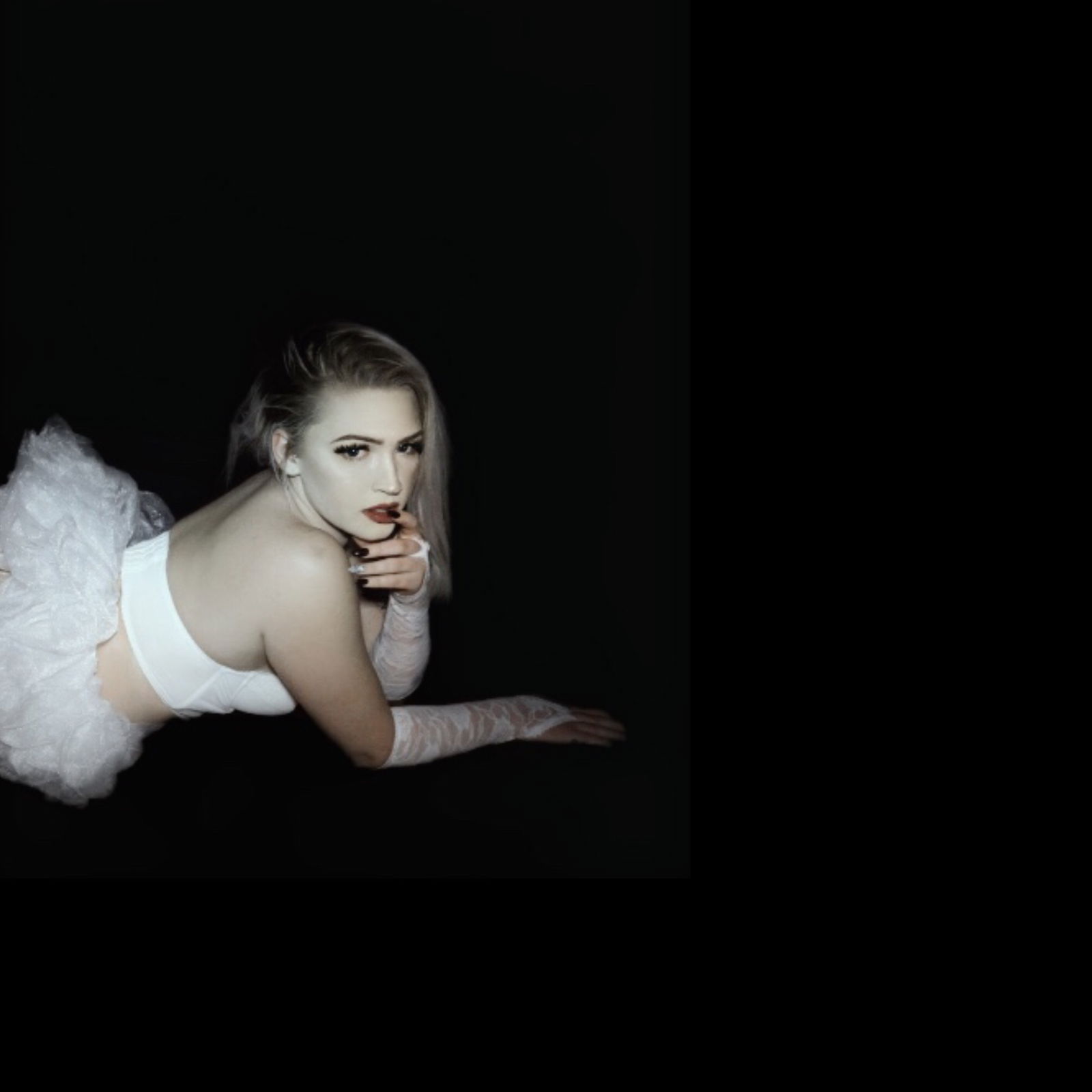Zoë Show profile banner