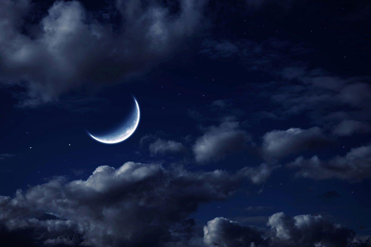 Luna π profile banner