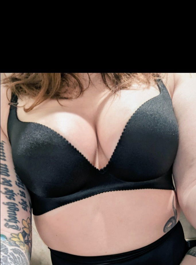 L U X X X profile banner
