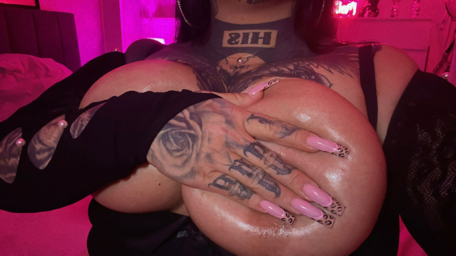 MelinaCurves profile banner