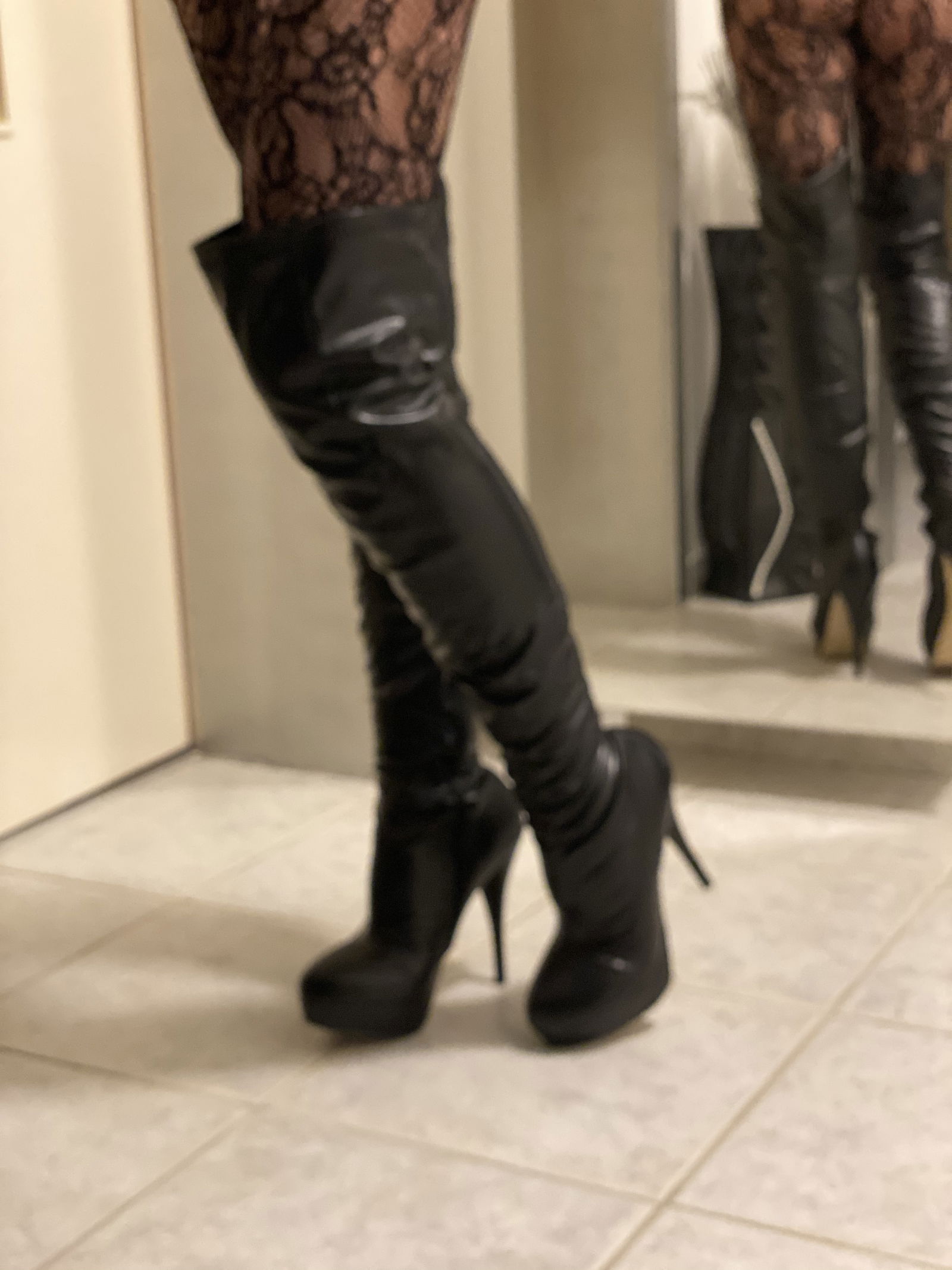 Curvy Melli profile banner