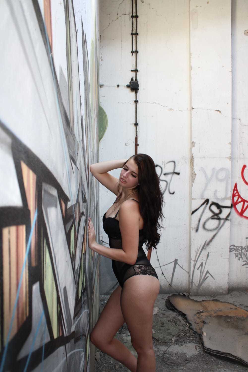 miajulia profile banner