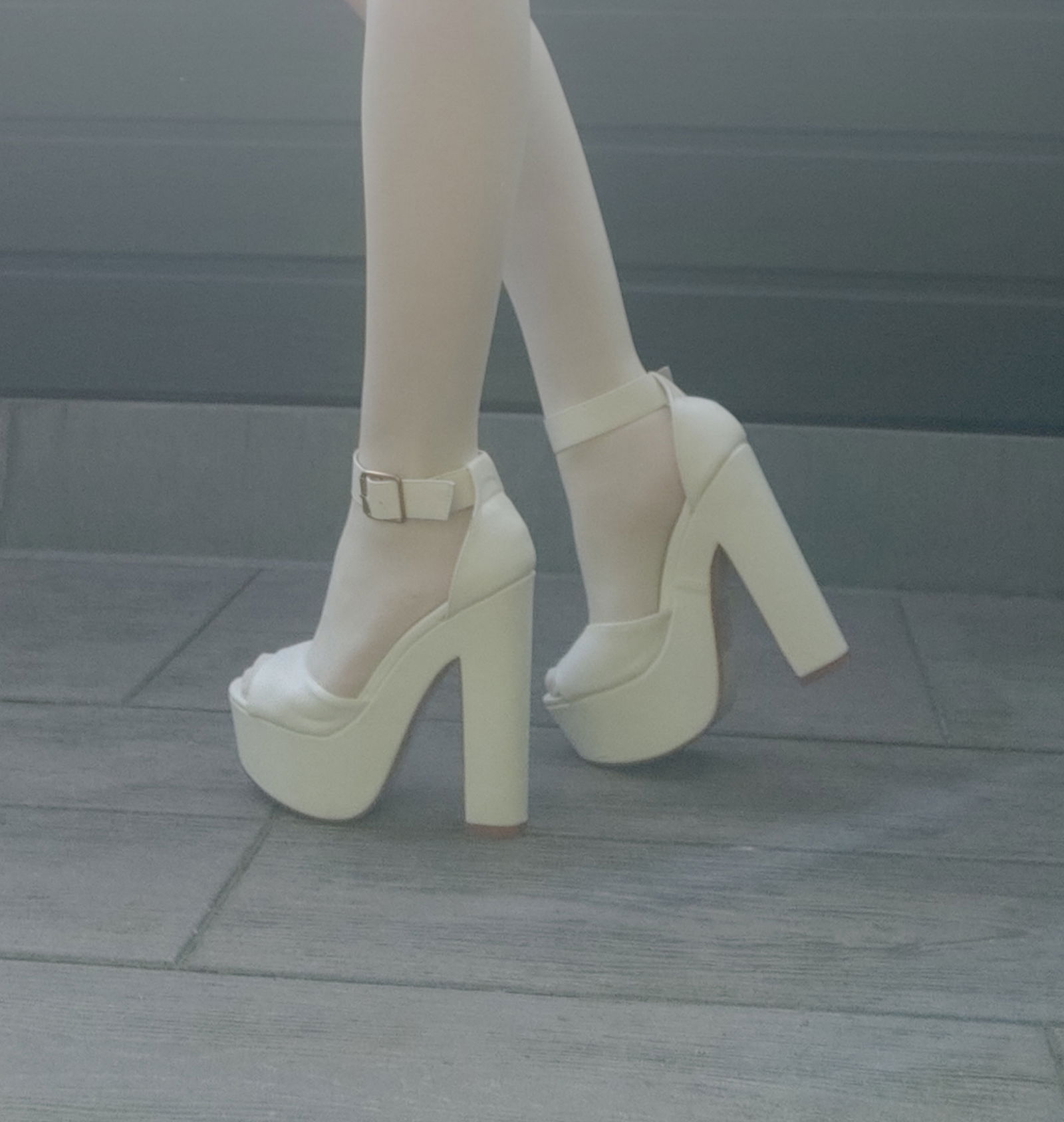 Mia's sexy feet profile banner