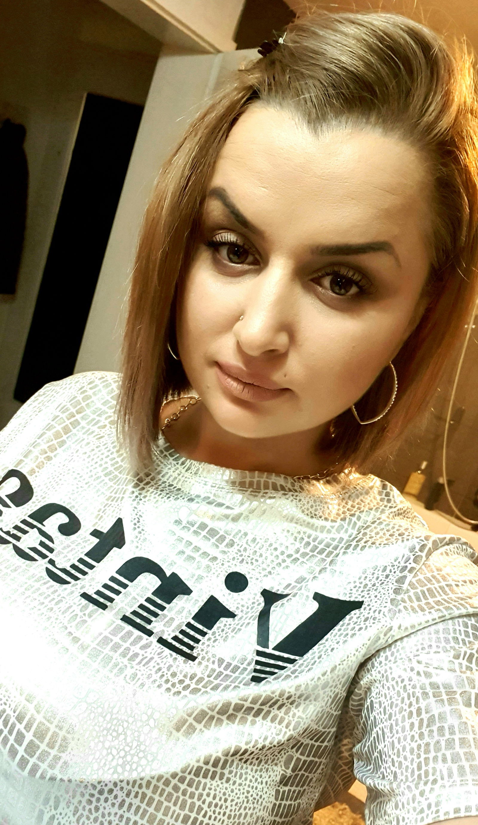 Mihaela Hott profile banner