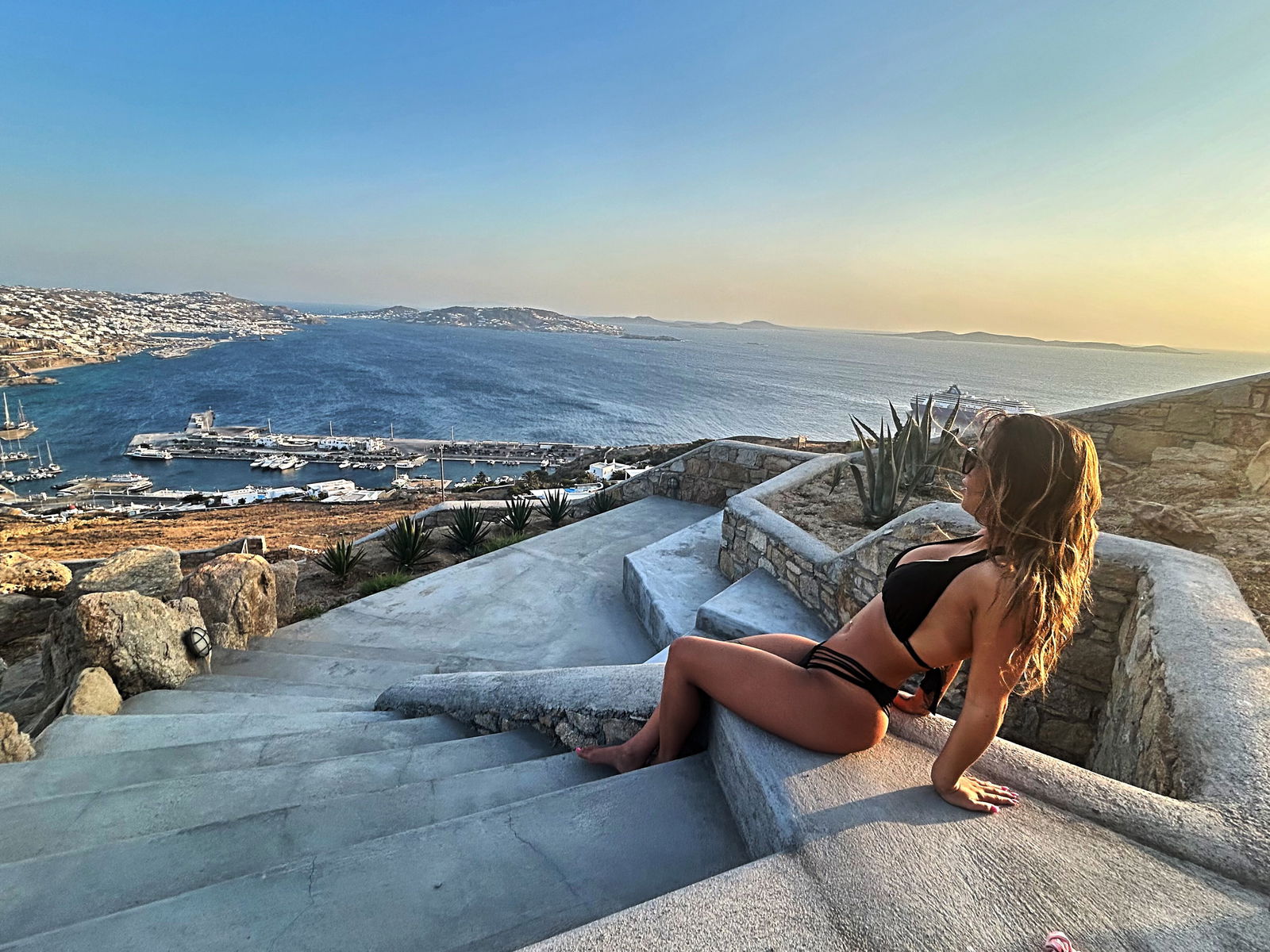 Minibusty profile banner