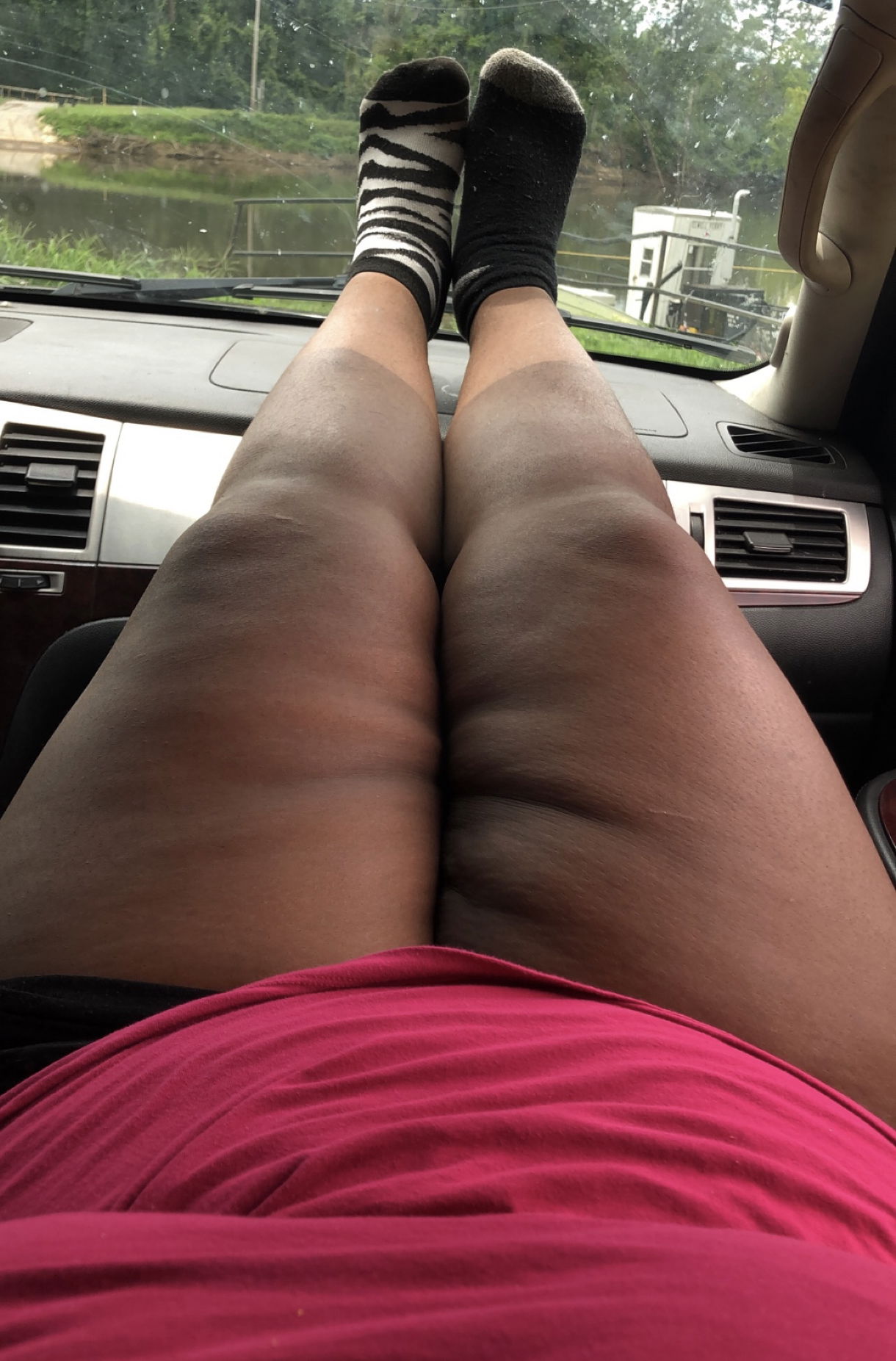 Mrs. Voluptuous profile banner