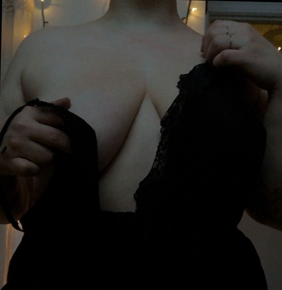 Girl with no face profile banner