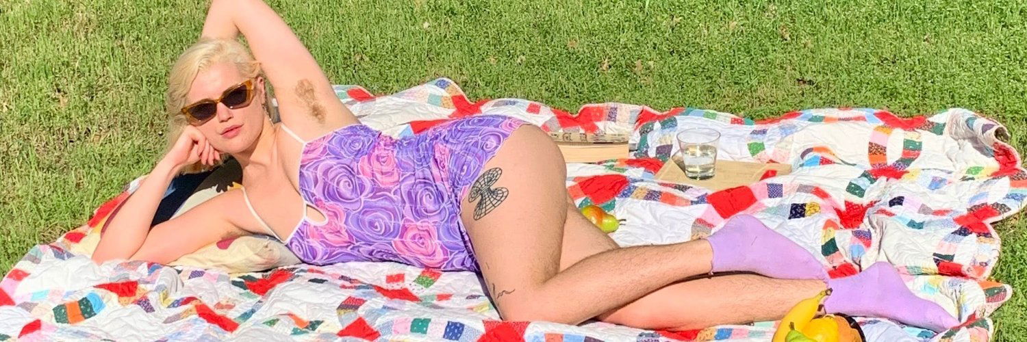 Molly Thorne profile banner