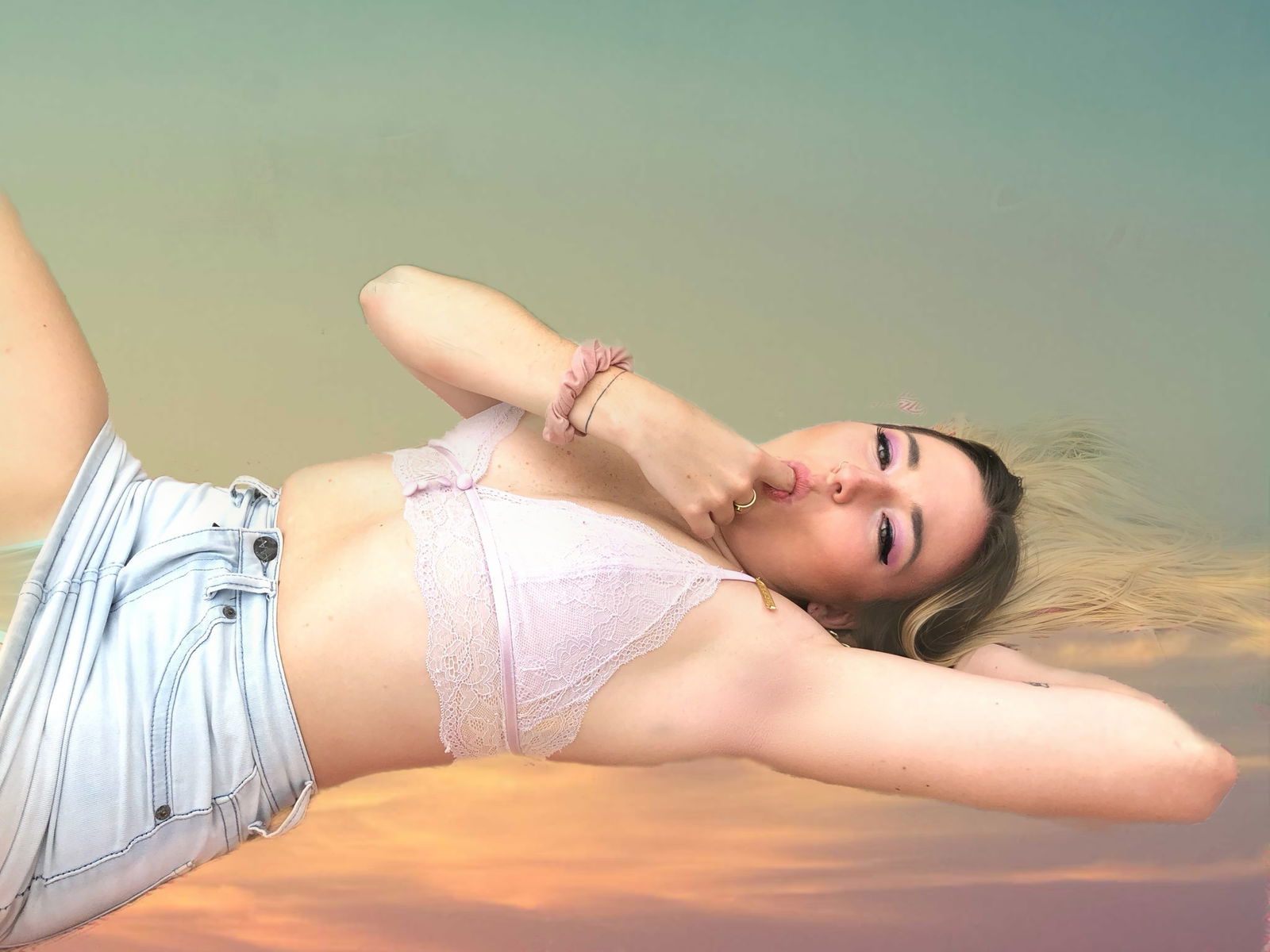 Lola Moon profile banner