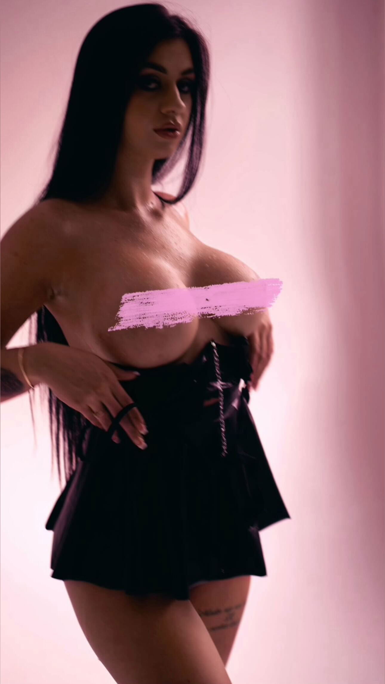 Olivia Kiss profile banner